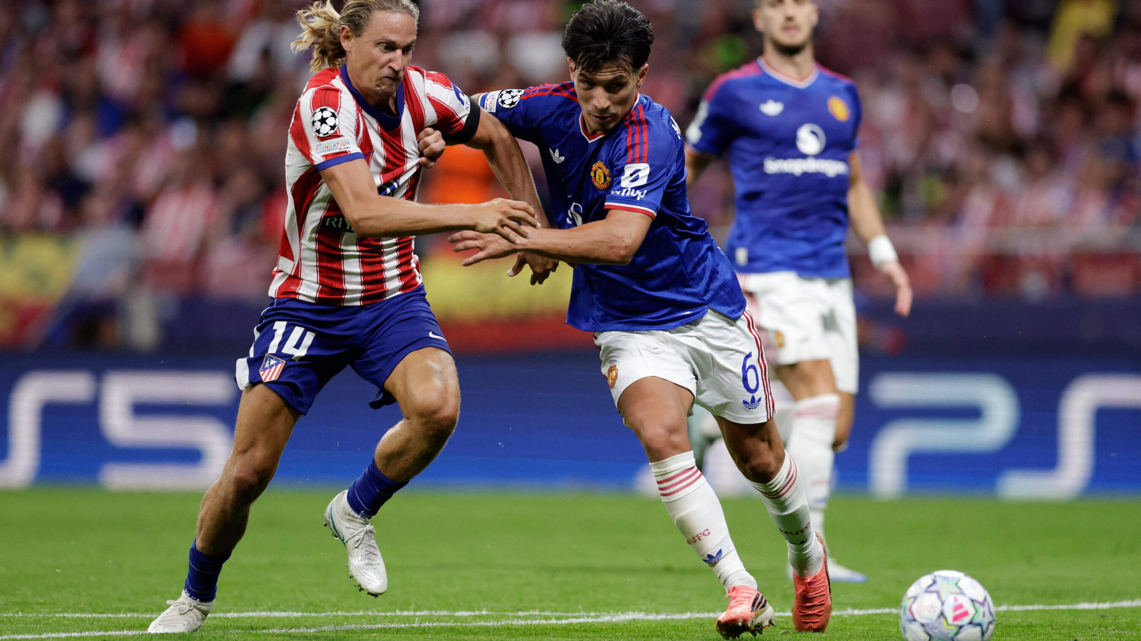 Wayne Rooney lashes out at Lisandro Martinez after outspoken interview criticising the Manchester United board